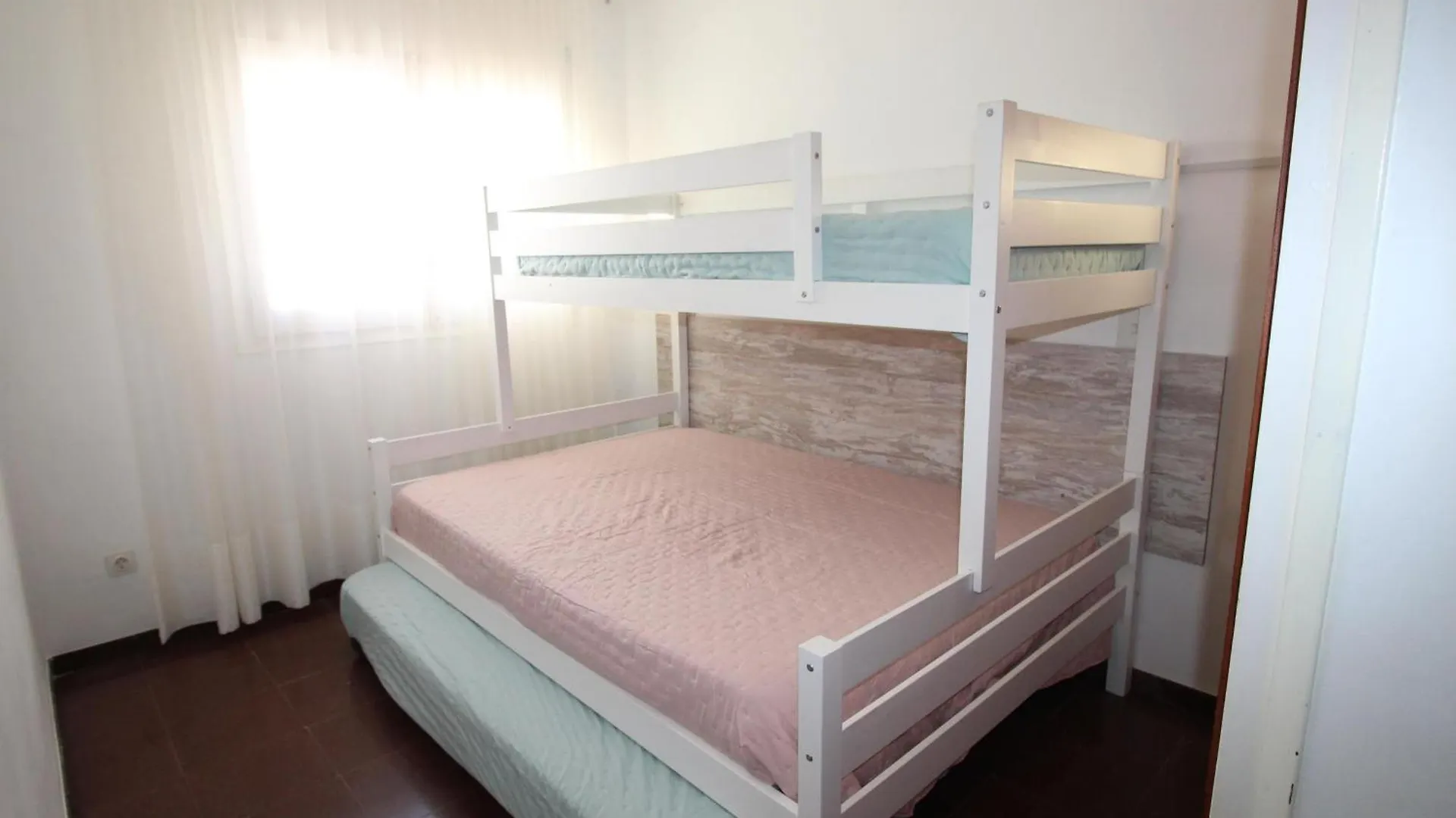 A Recer - Apartamento Acogedor, Tranquilo Y Bien Situado, A Tan Solo 100 M. De La Playa. - Es-228-142 Llanca Apartment